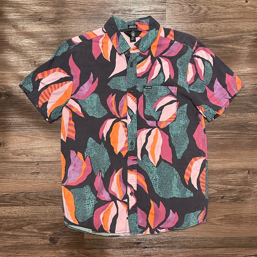 Volcom Men's Vibrant Leaf Pattern Shirt